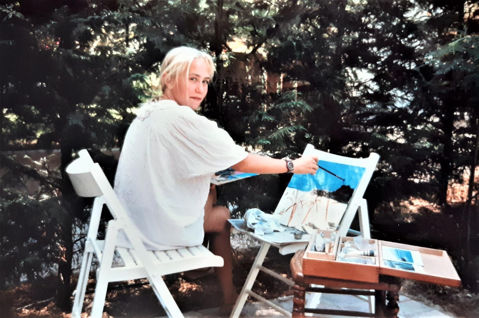 « J’ai créé BoeM pour ouvrir les portes d’un univers artistique unique, où l’on vient avant tout pour ressentir, créer et se laisser porter. J’invite chacun, professionnels ou particuliers, petits ou grands, à peindre sa propre toile, sans pression ni technique, juste avec l’élan du cœur. Ensemble, nous pouvons aussi faire naître une œuvre collective, tissée des couleurs et des émotions de tous. C’est un moment hors du temps, une respiration créative à partager »